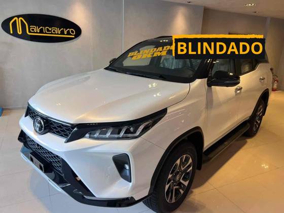 TOYOTA HILUX SW4 2.8 D-4D TURBO DIESEL DIAMOND 7L 4X4 AUTOMÁTICO